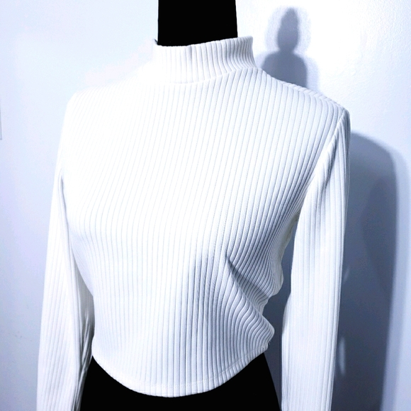NWT Forever 21 Cropped Top Mock Neck White - Picture 1 of 5